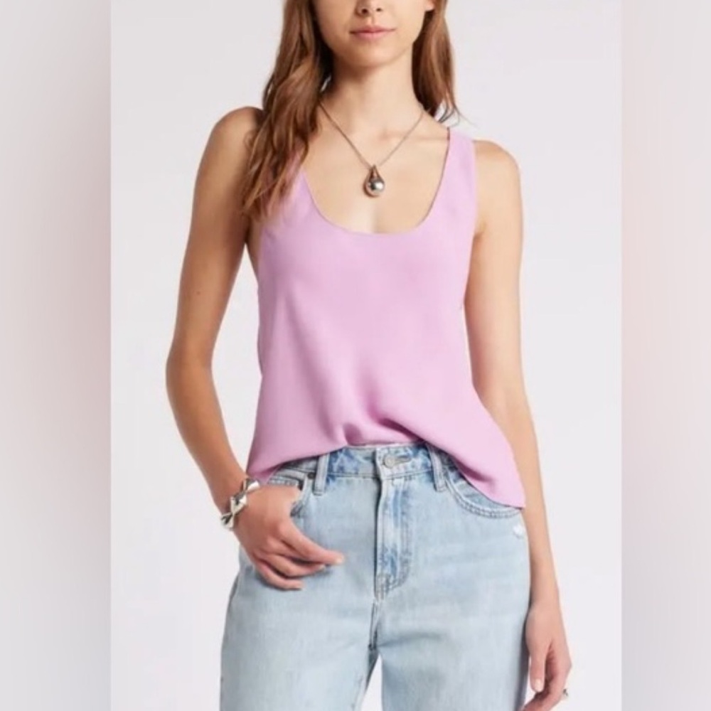 Women's Scoop Neck Tank Top in Light Pink